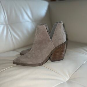 Vince Camuto Gray/Taupe Suede Gigietta Booties Size 7